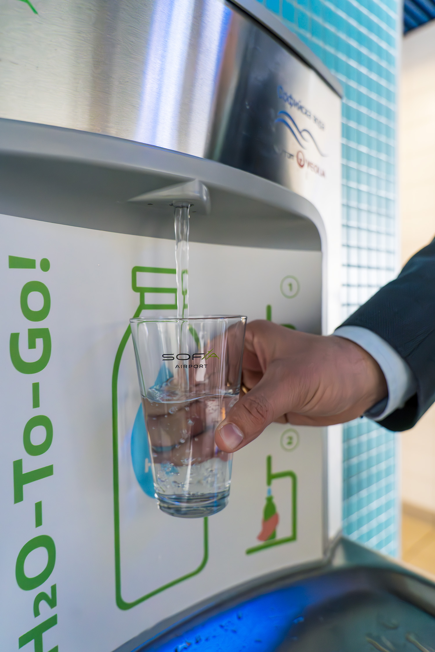 Sofia Airport passengers already fill their bottles with water from smart water fountains